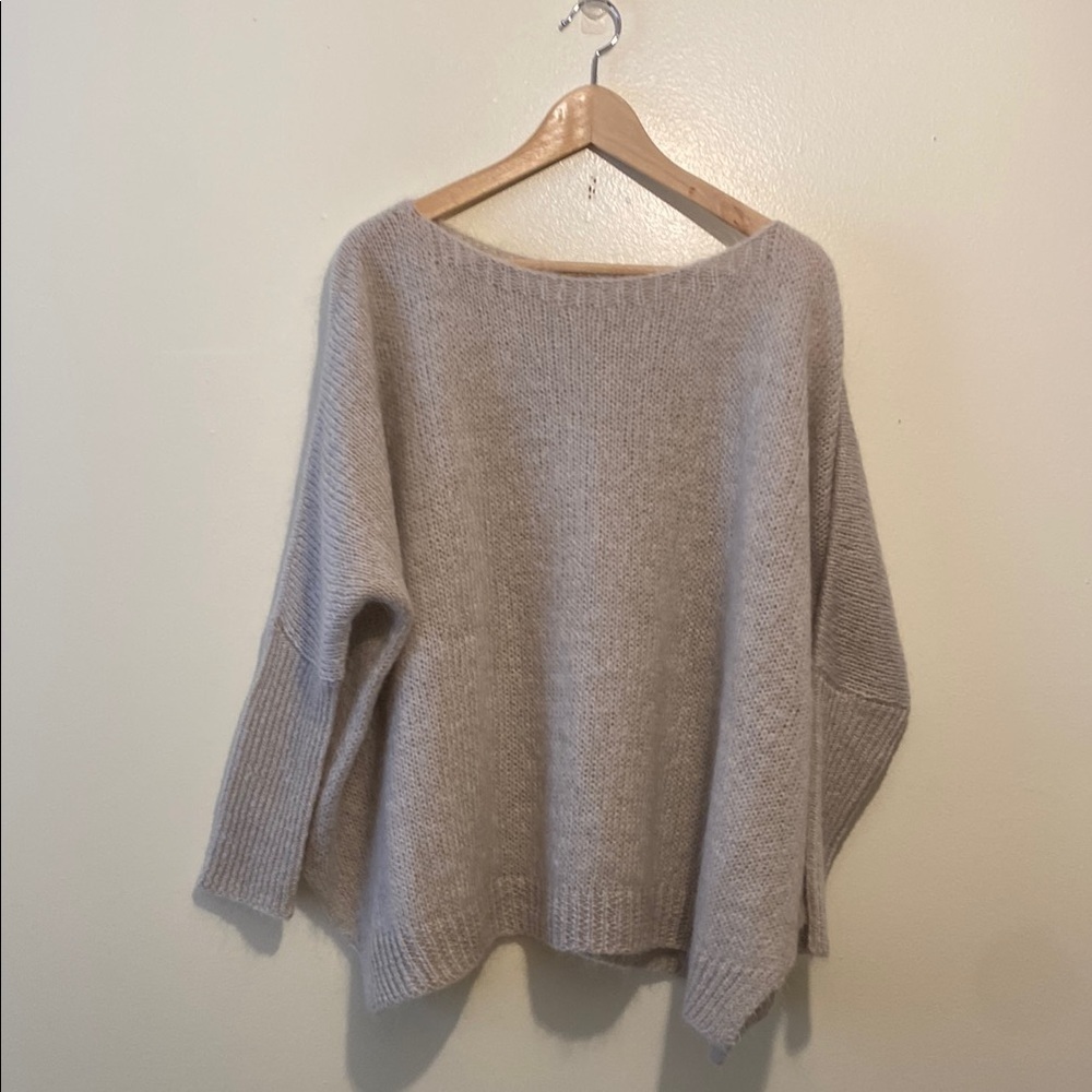 BUSBY & FOX MOHER NLEND Cozy Women's Sweater in Cream. Size L / XL